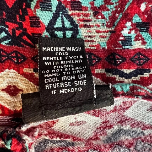 Rue21, M,Aztec, geometric print contrast lace lined hem cuff, long sleeve crop - Picture 8 of 9